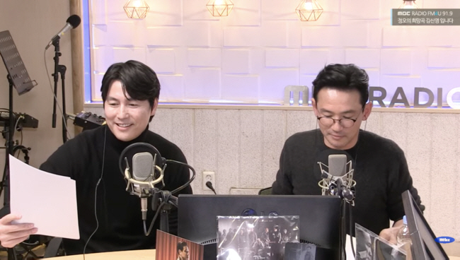 황정민X정우성, '퐝디' '우디'로 라디오 DJ 데뷔…'천만' 공약 지킨…