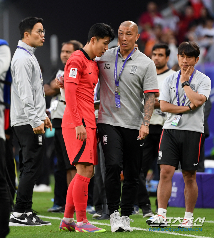 "'64년 만의 亞 정상 도전'이란 말이 창피" 韓 축구, 더 이상 '황…