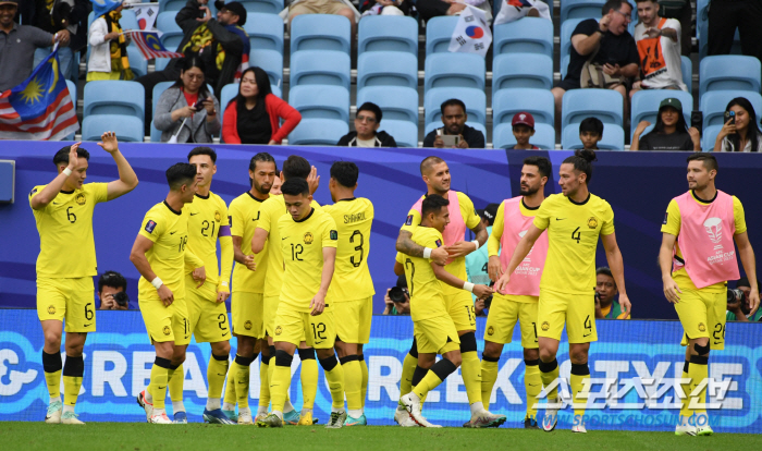 "'64년 만의 亞 정상 도전'이란 말이 창피" 韓 축구, 더 이상 '황…