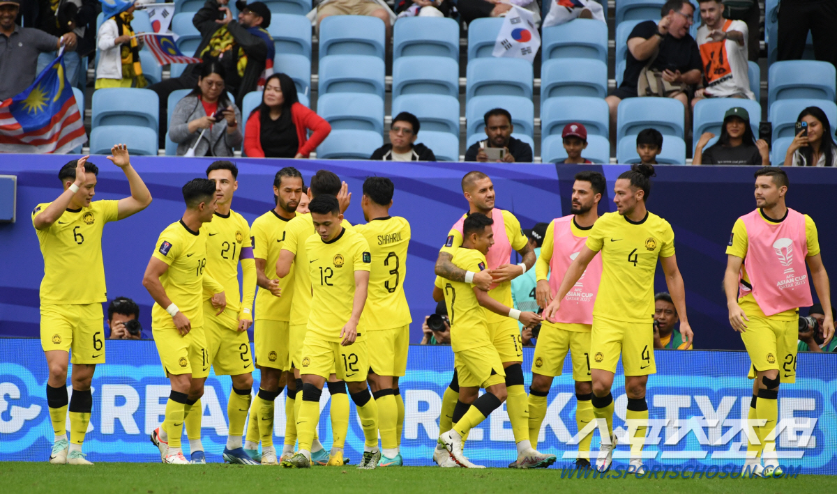 "'64년 만의 亞 정상 도전'이란 말이 창피" 韓 축구, 더 이상 '황…