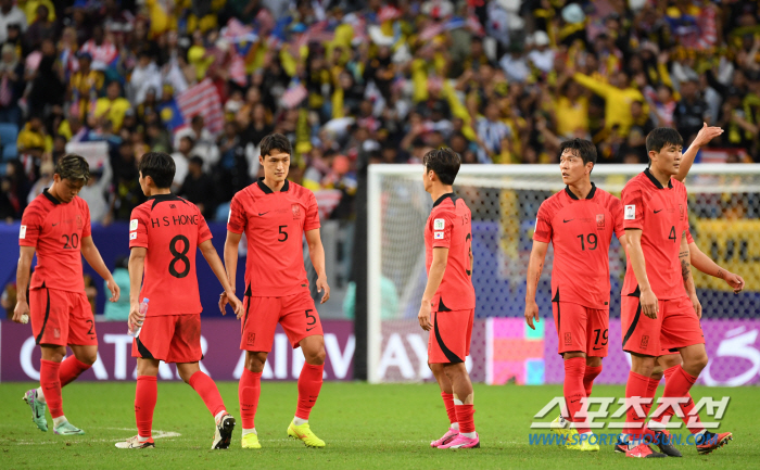 "'64년 만의 亞 정상 도전'이란 말이 창피" 韓 축구, 더 이상 '황…