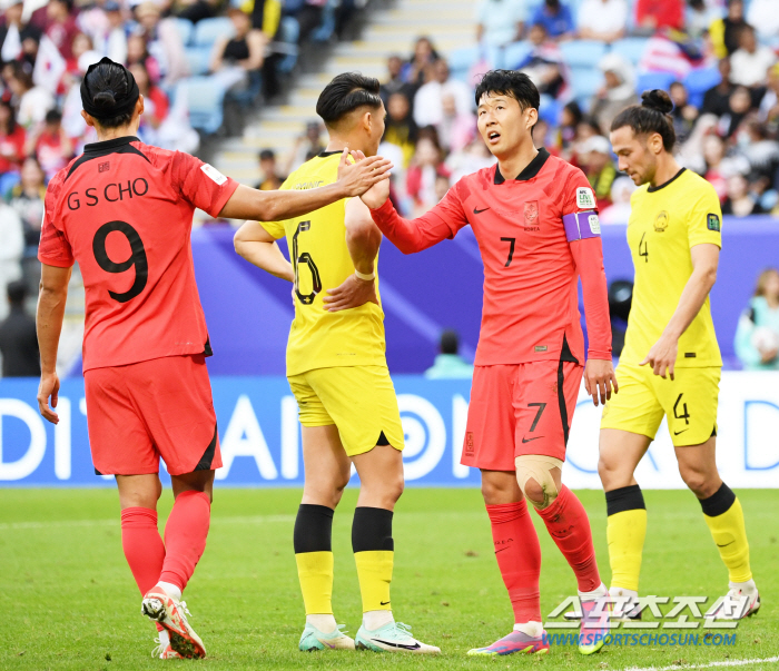 "'64년 만의 亞 정상 도전'이란 말이 창피" 韓 축구, 더 이상 '황…