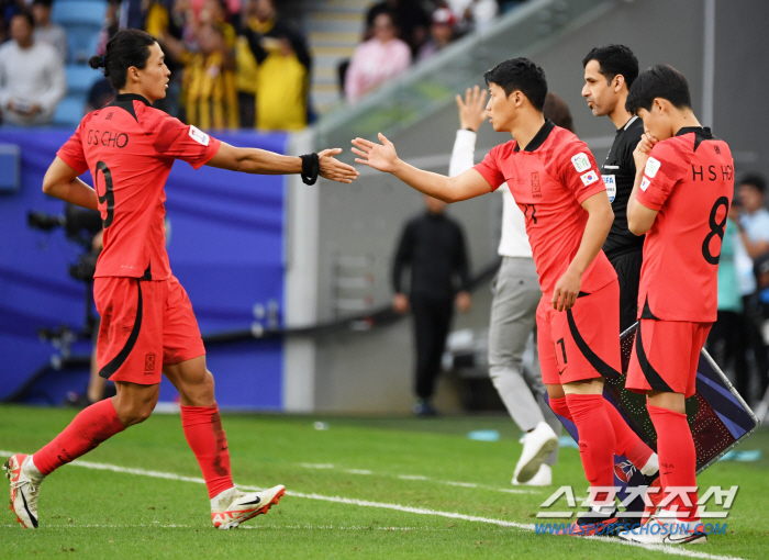 "'64년 만의 亞 정상 도전'이란 말이 창피" 韓 축구, 더 이상 '황…