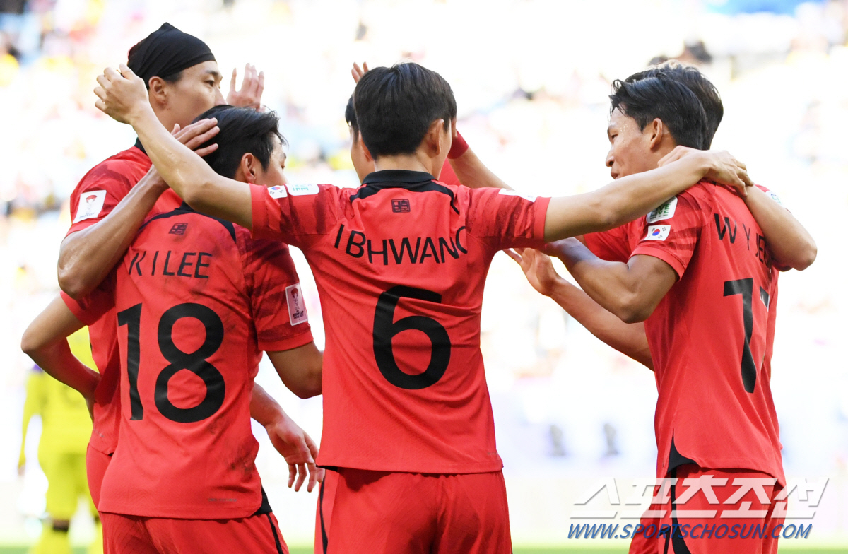 "'64년 만의 亞 정상 도전'이란 말이 창피" 韓 축구, 더 이상 '황…