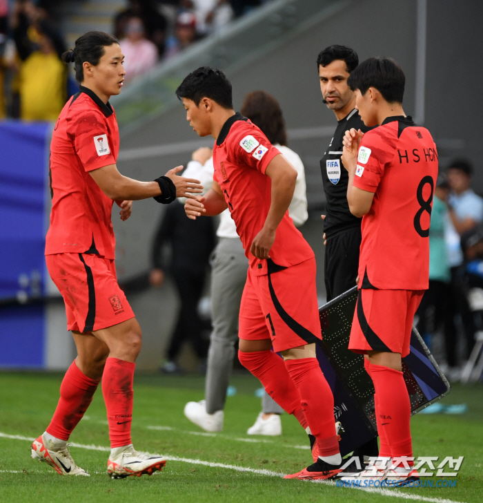 [카타르 현장인터뷰]돌아오자 마자 PK 기점, 황희찬 "아쉬운 것 사실,…