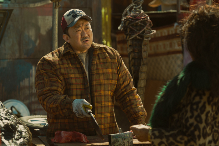 [SC리뷰] 마동석 '황야', '범죄도시' 마석도에 '콘유' 세 숟가락.…
