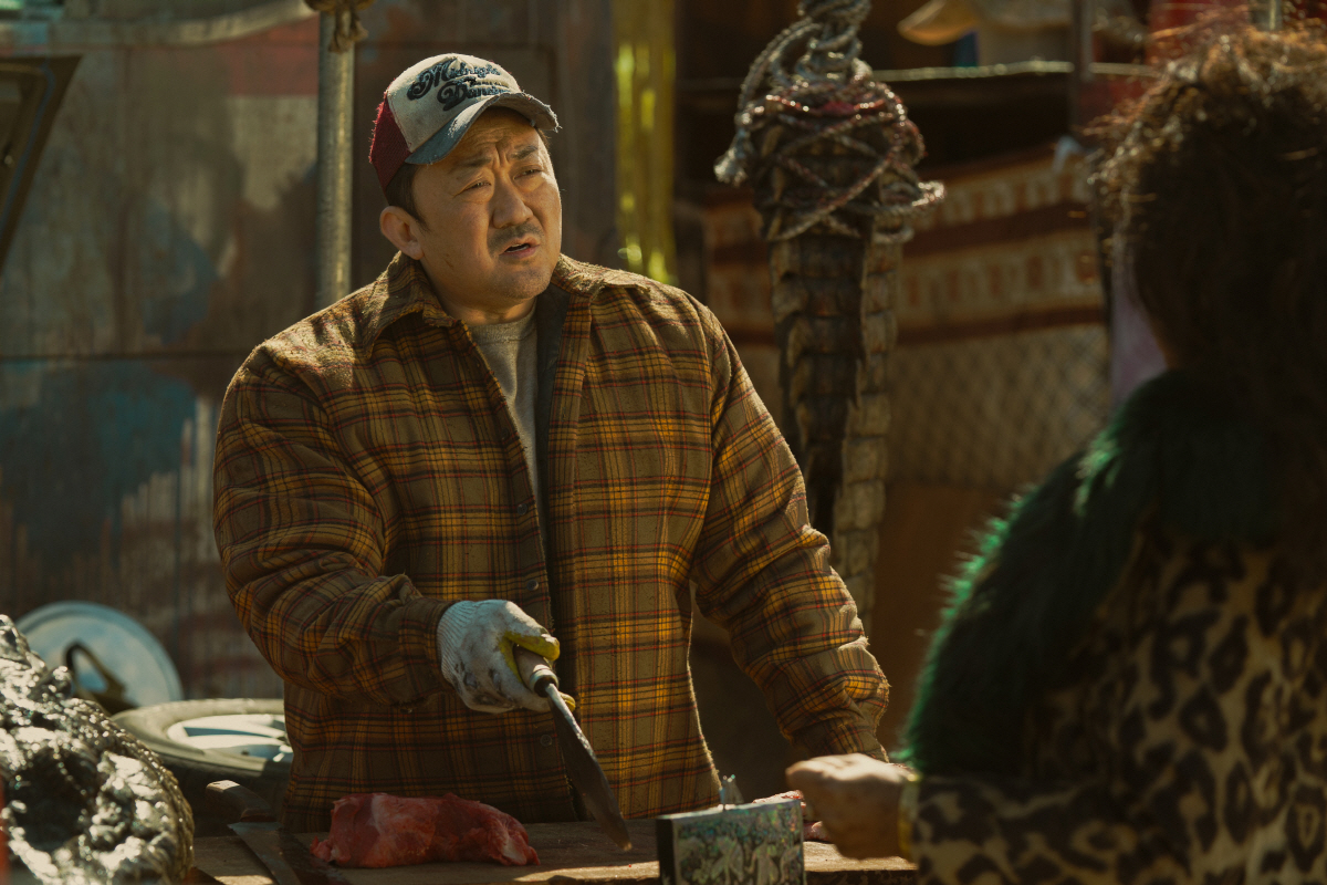 [SC리뷰] 마동석 '황야', '범죄도시' 마석도에 '콘유' 세 숟가락.…