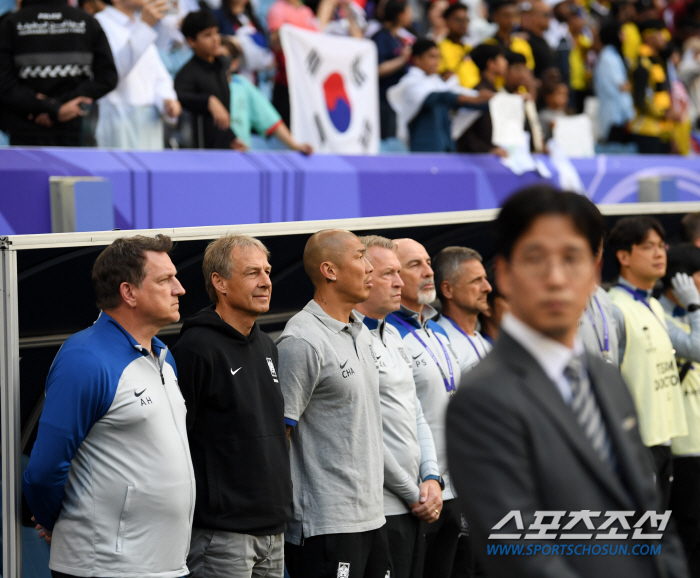 일본 축구팬들의 조롱 '클린스만 웃음은 어떤 의미?' '한-일전 피하니 …