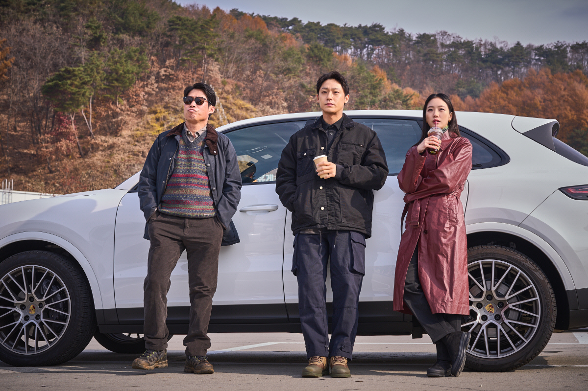 "점점 더 파묘든다"…풍수사-장의사-무속인들의 신선한 '팀플레이' ('파…