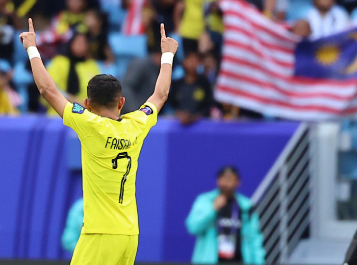 '판곤매직'에 난리난 말레이시아,축구발전 위해 14억원 쏜다