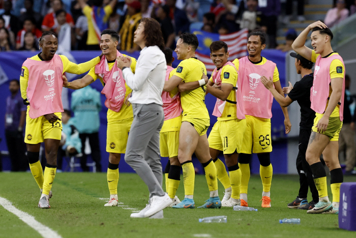 '판곤매직'에 난리난 말레이시아,축구발전 위해 14억원 쏜다