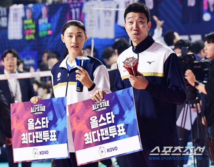 김연경·신영석 이래서 인기 1위다…"이번에는 세리머니상 받아야죠"
