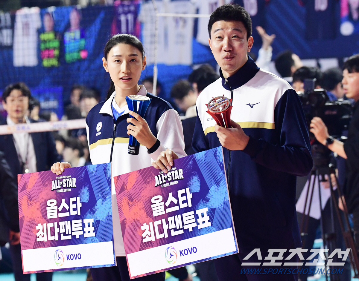 김연경·신영석 이래서 인기 1위다…"이번에는 세리머니상 받아야죠"