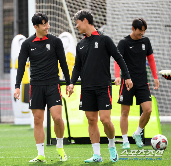 [카타르ON]'간곡한 부탁→후배들 앞 망가짐 불사' 손흥민, 대한민국 캡…