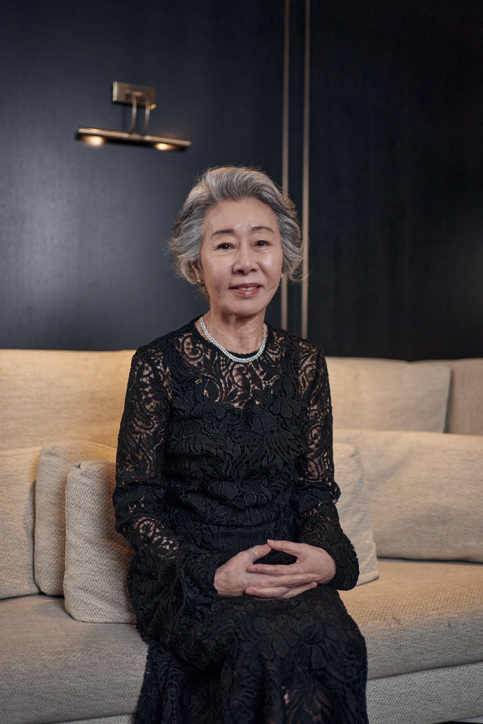 [인터뷰②] 윤여정 "김영옥-나문희 '소풍'과 같은 날 개봉? 큰일났네 …