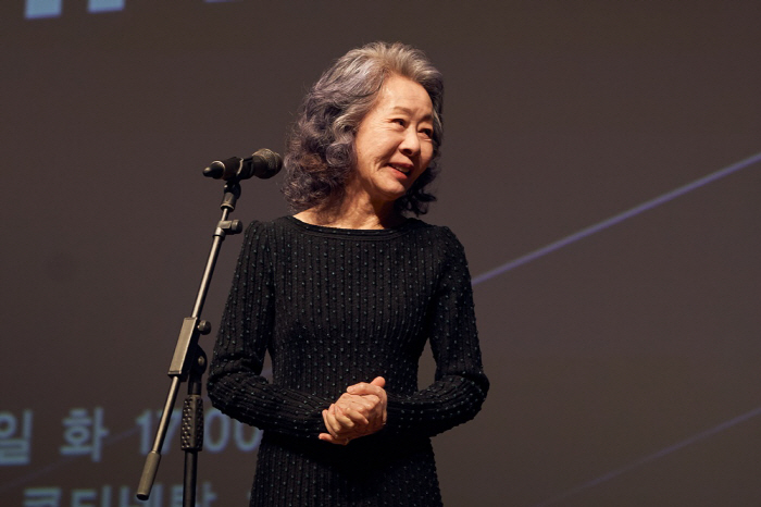 [SC인터뷰] "오스카 수상 후 주연 제의? 씁쓸해"…윤여정, '도그데이…