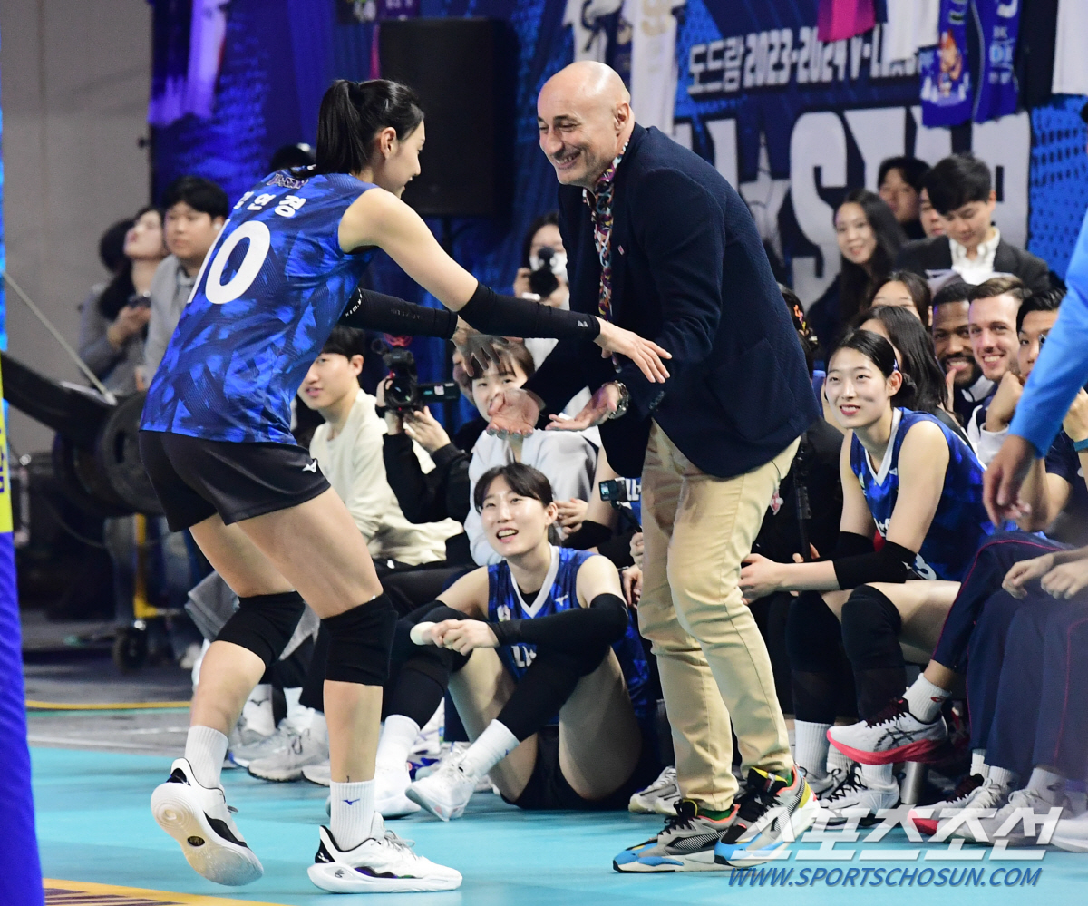 천하의 김연경도 "새벽까지 연습했다"…팬투표 1위, 그만큼 값졌다