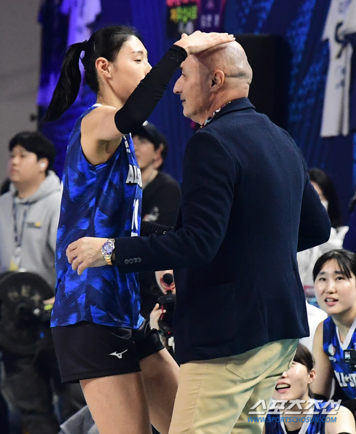 천하의 김연경도 "새벽까지 연습했다"…팬투표 1위, 그만큼 값졌다