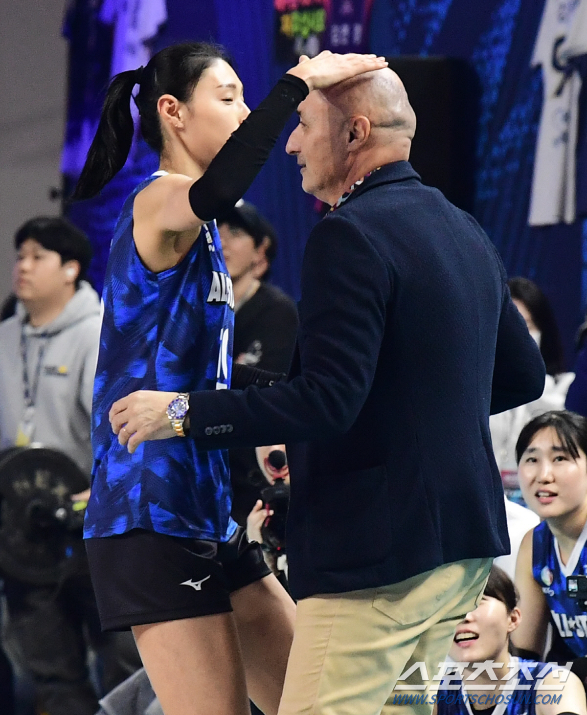 천하의 김연경도 "새벽까지 연습했다"…팬투표 1위, 그만큼 값졌다