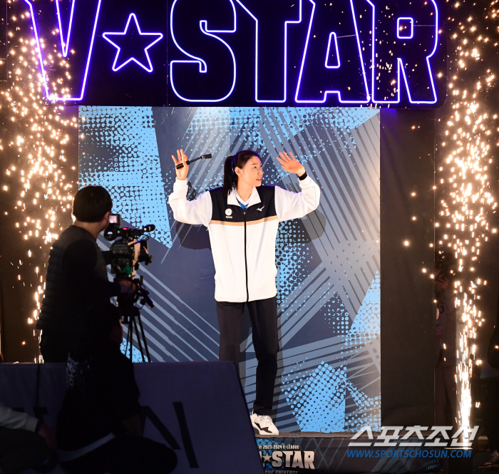천하의 김연경도 "새벽까지 연습했다"…팬투표 1위, 그만큼 값졌다