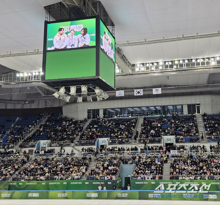 "프리는 클린!내자신에게만 집중" 실수에도 당찬 신지아,쇼트3위...日마…
