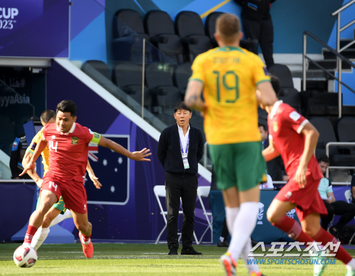 [아시안컵Live]호주, '신태용 감독'의 인도네시아에 2-0 리드 전반…