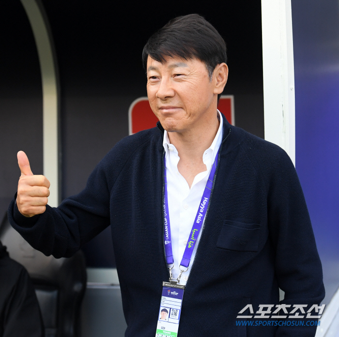 [아시안컵기자회견]16강전 패배 신태용 감독 "한국과 8강 격돌은 꿈이었…