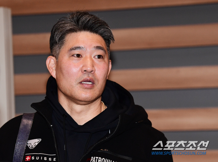 "가장 먼저 면담하겠다" 감독의 예고, 역대 최초 다년 계약 투수의 선택…