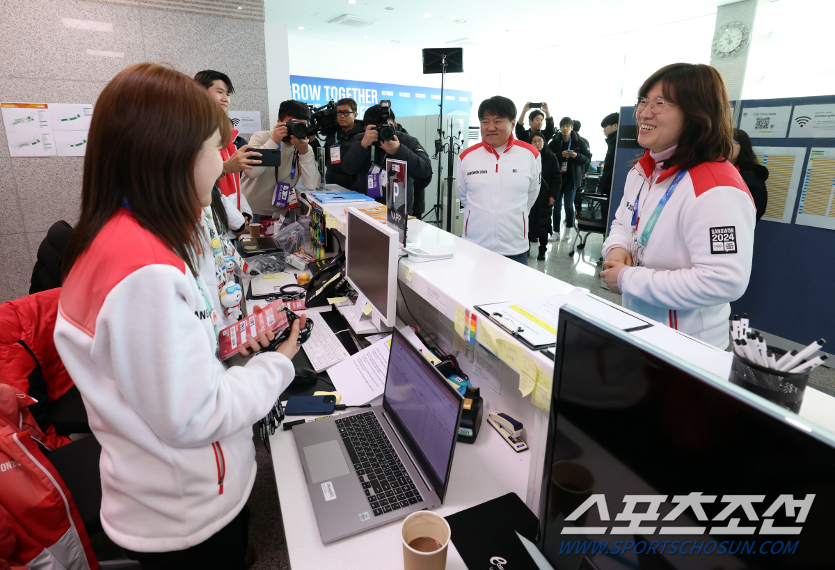 "강원2024,K-자봉 여러분 있기에" 장미란 차관,열정의 현장행보