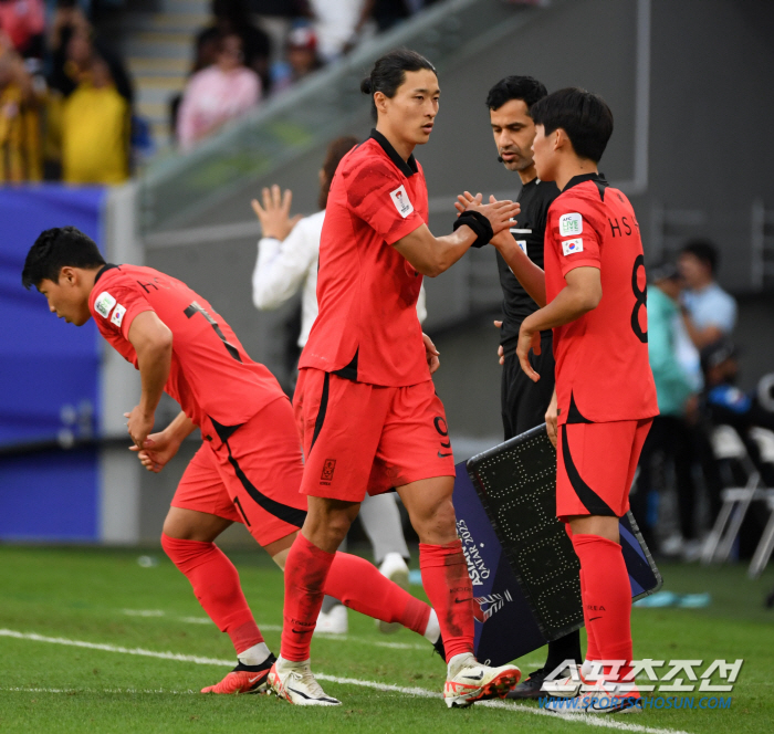 [카타르ON]"축구 실력이나 길러라" 쏟아지는 비판, 조규성에게 아직 한…
