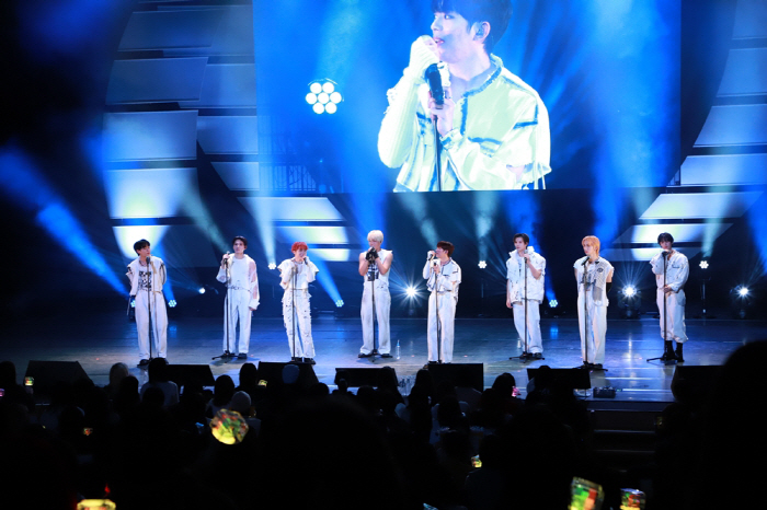 다크비, 日 도쿄서 첫 팬콘서트 성료…현지 팬들과 2024년 힘차게 시작