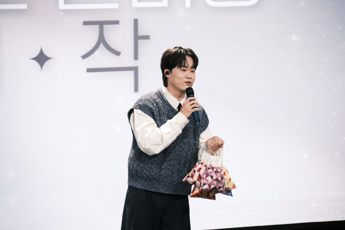김동현, 팬미팅 '시작'으로 2024년 힘찬 첫걸음…윌비엔터 동행→올해 …