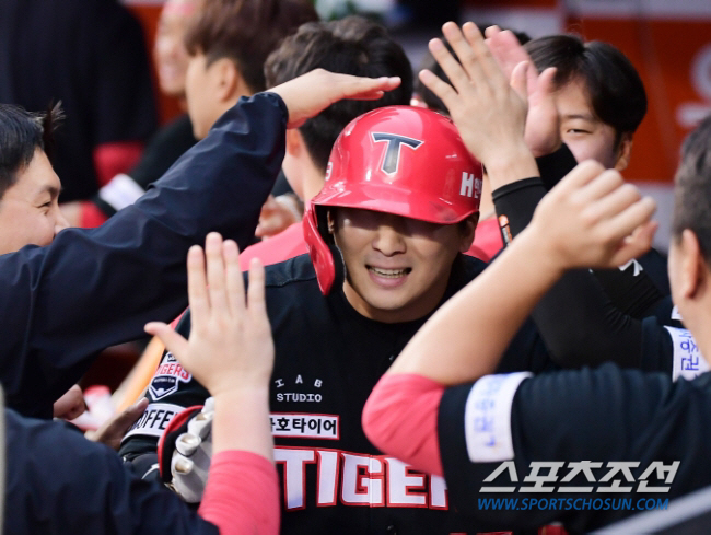 스캠 출발 앞두고 멘탈 붕괴, 믿을 건 응집력 뿐…FA 3년차 35세 '…