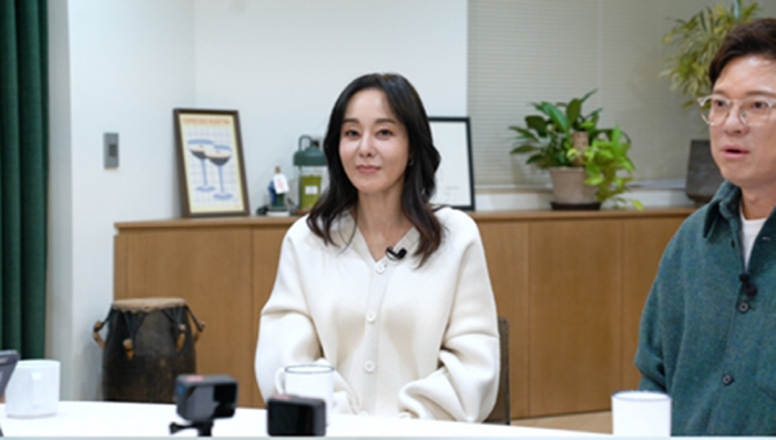 김윤진 "할리우드 배우에게 대시 받은 적 있나" 질문에 솔직 답변('어서…