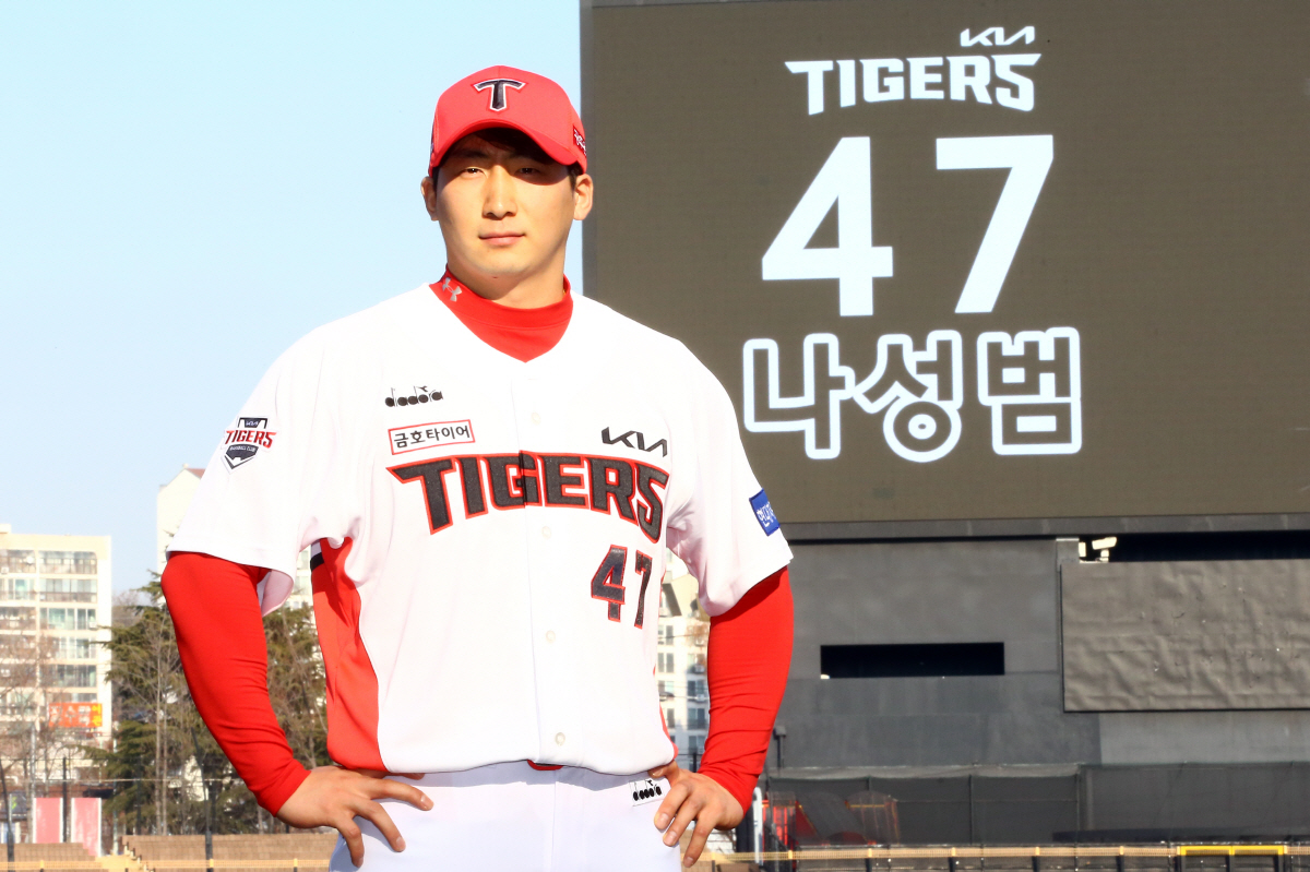 338억 투자해 쌓은 전력...이대로 공멸? '멘붕' 딛고 움직이는 KI…