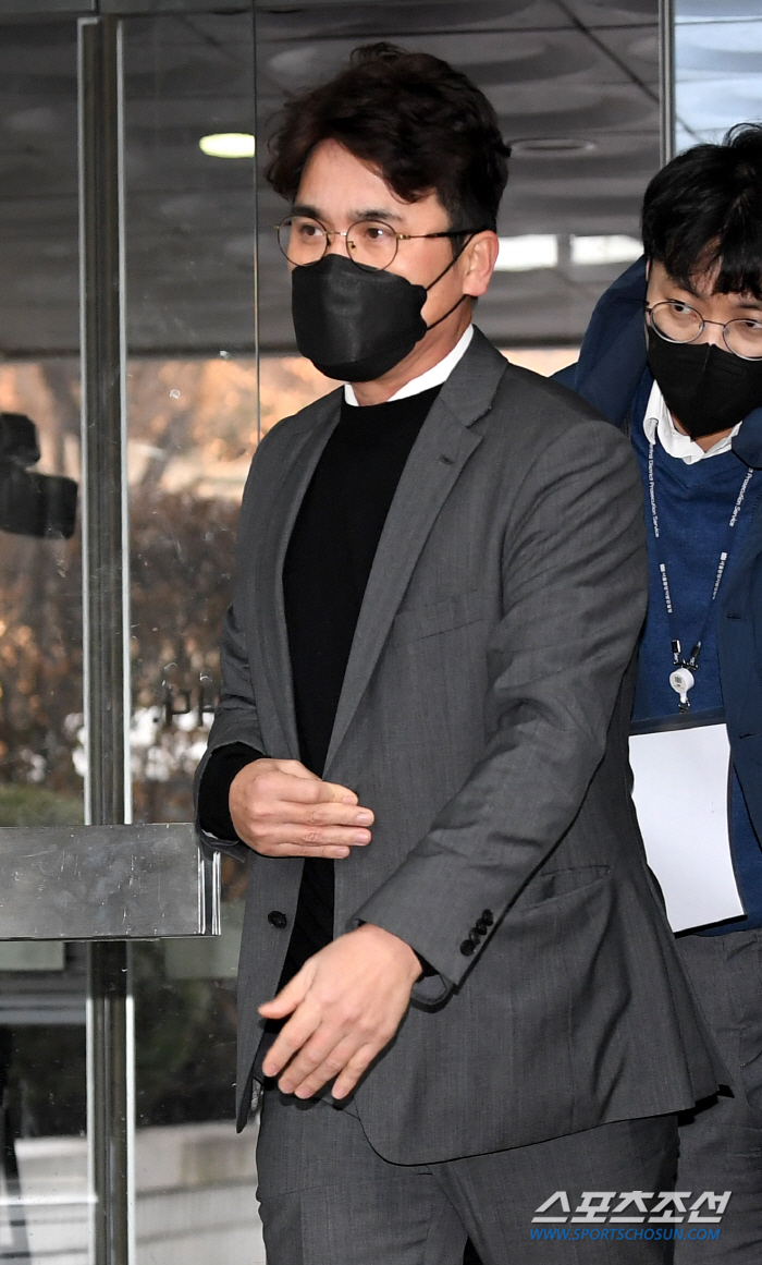 [속보] 감독, 단장으로 승승장구하다 구속 위기까지...장정석, 말 없이…