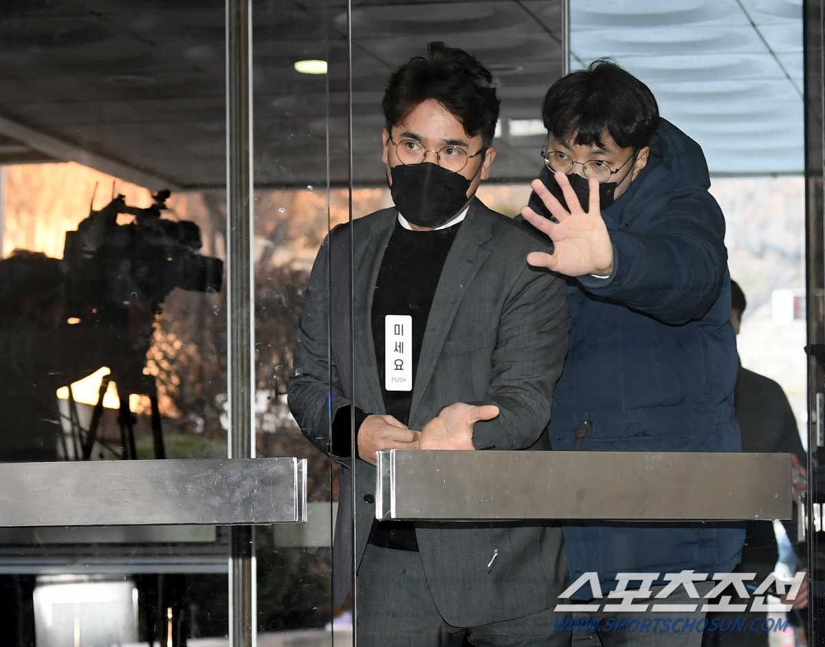 [속보] 감독, 단장으로 승승장구하다 구속 위기까지...장정석, 말 없이…