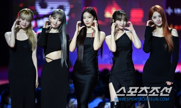 선정성 논란→성희롱 피해..르세라핌, 컴백 앞두고 연일 시끌 [SC이슈]