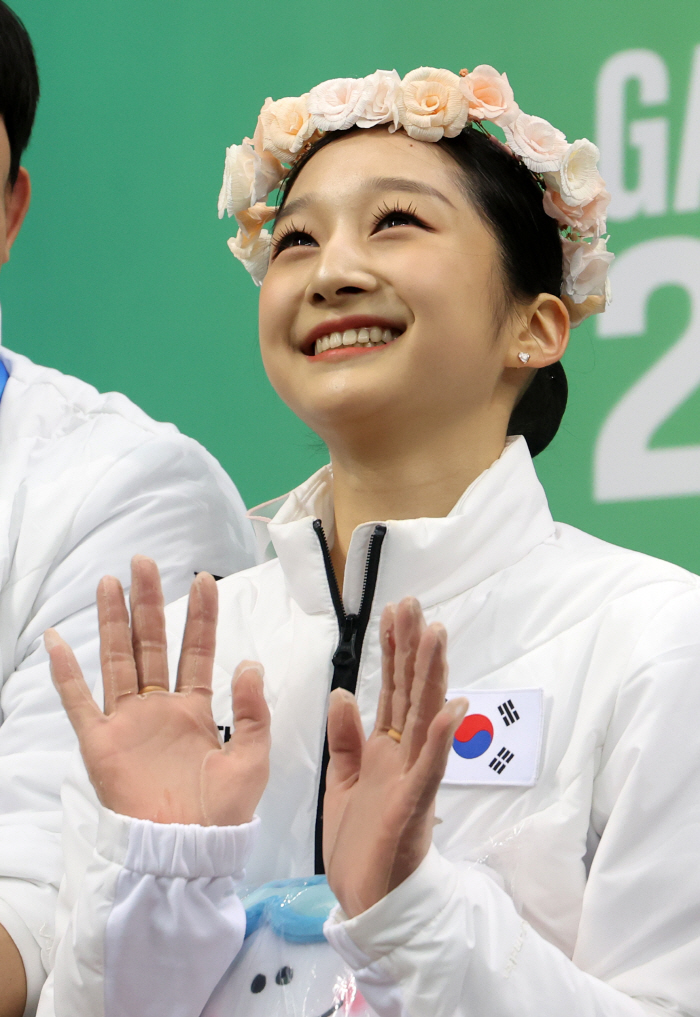 '15세 피겨요정'신지아,실수에도 빛난 '역전'은메달...日시마다 마오 …