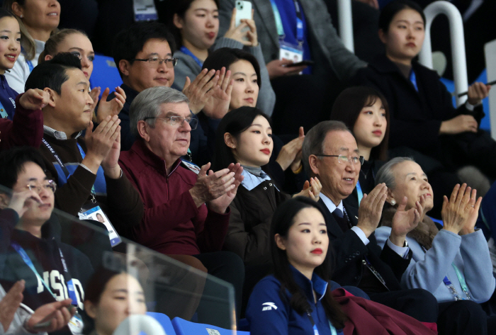 '15세 피겨요정'신지아,실수에도 빛난 '역전'은메달...日시마다 마오 …