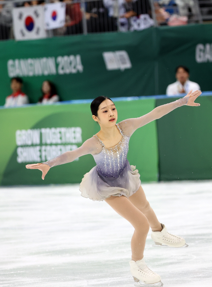 '15세 피겨요정'신지아,실수에도 빛난 '역전'은메달...日시마다 마오 …