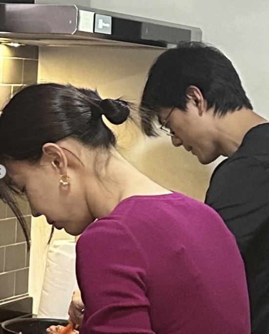 이지혜 "이현이 남편, 나랑 도플갱어인지 의심가"..구부정한 자세까지 '…