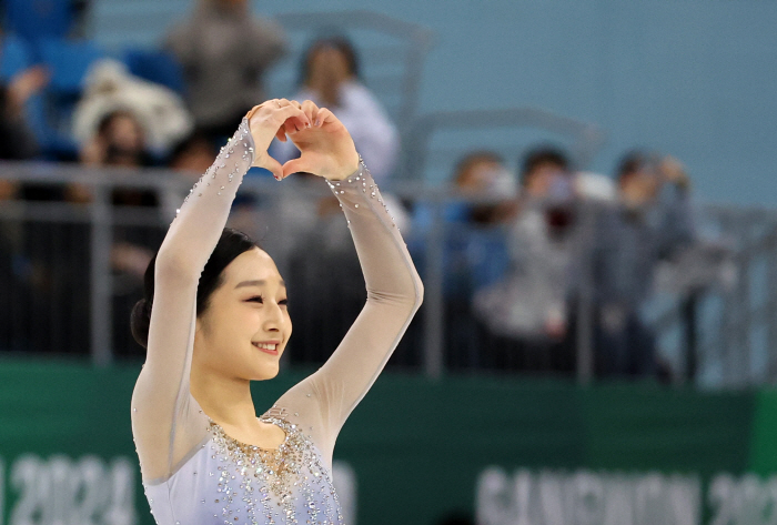 "연아언니 찾았는데..." '실수 이긴 銀'신지아의 깜찍소감[강원2024…