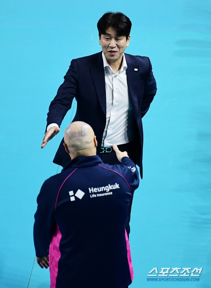 "새 외인? 김연경 막아야죠" 휴식기→5R 첫상대가 흥국…김종민 감독의 …