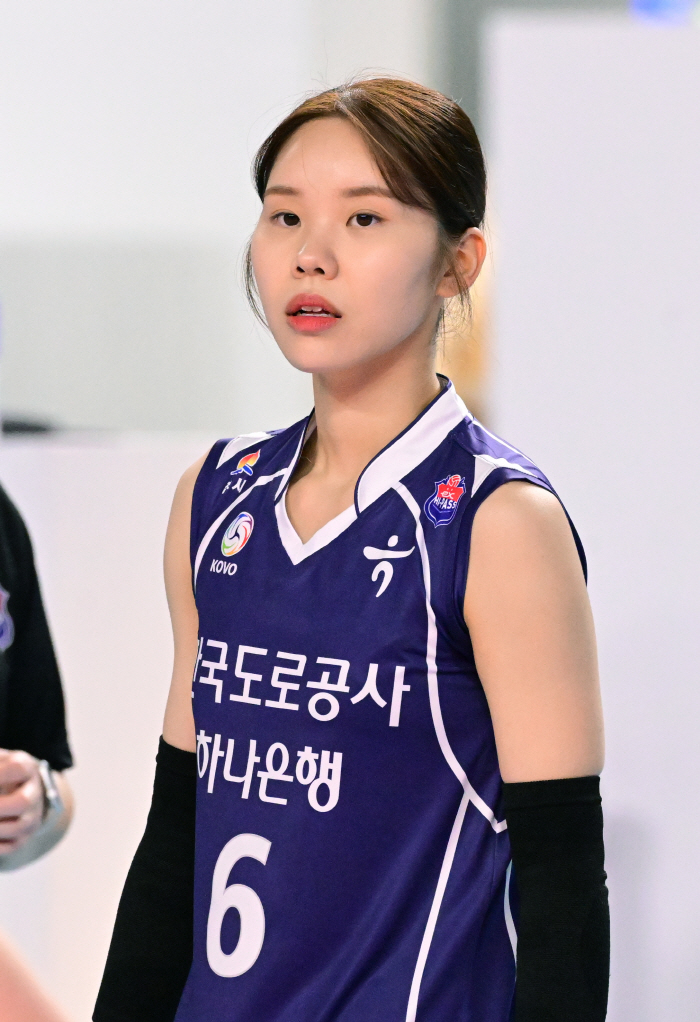 "더 과감해져야한다" 사령탑이 바라본 이윤정. 연속 서브범실보다 속상했다…