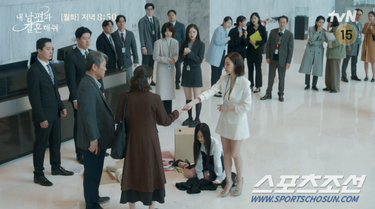[종합]'임신 사기극' 송하윤, 이이경과 결혼…박민영, "자꾸 다른 사람…