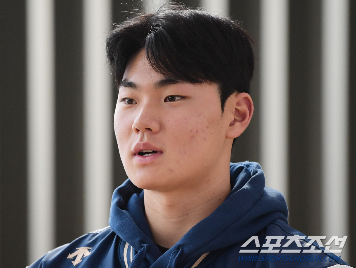 "30개 절반으로"…국대 유격수의 다짐, 첫 '억대 연봉' 책임감을 녹였…