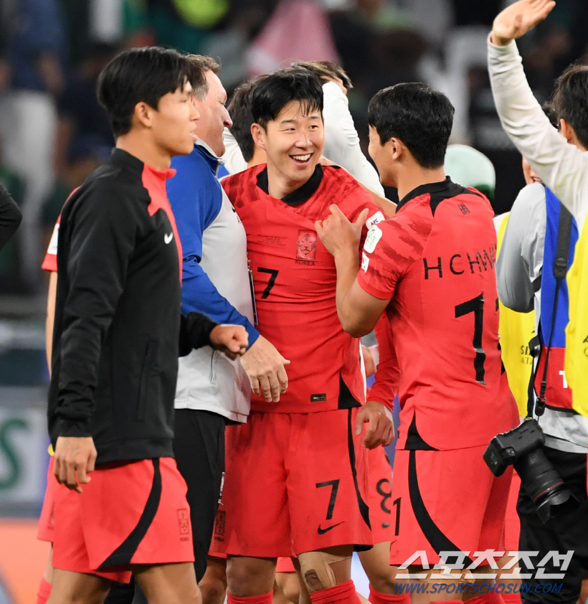 [카타르 현장인터뷰]'멱살 잡힌' 황희찬 "우릴 리스펙한다고 생각, 더 …