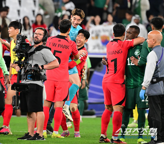 요즘 시대에 침대축구? 어림없죠 → 투지의 한국 '사우디 구태' 때려잡다