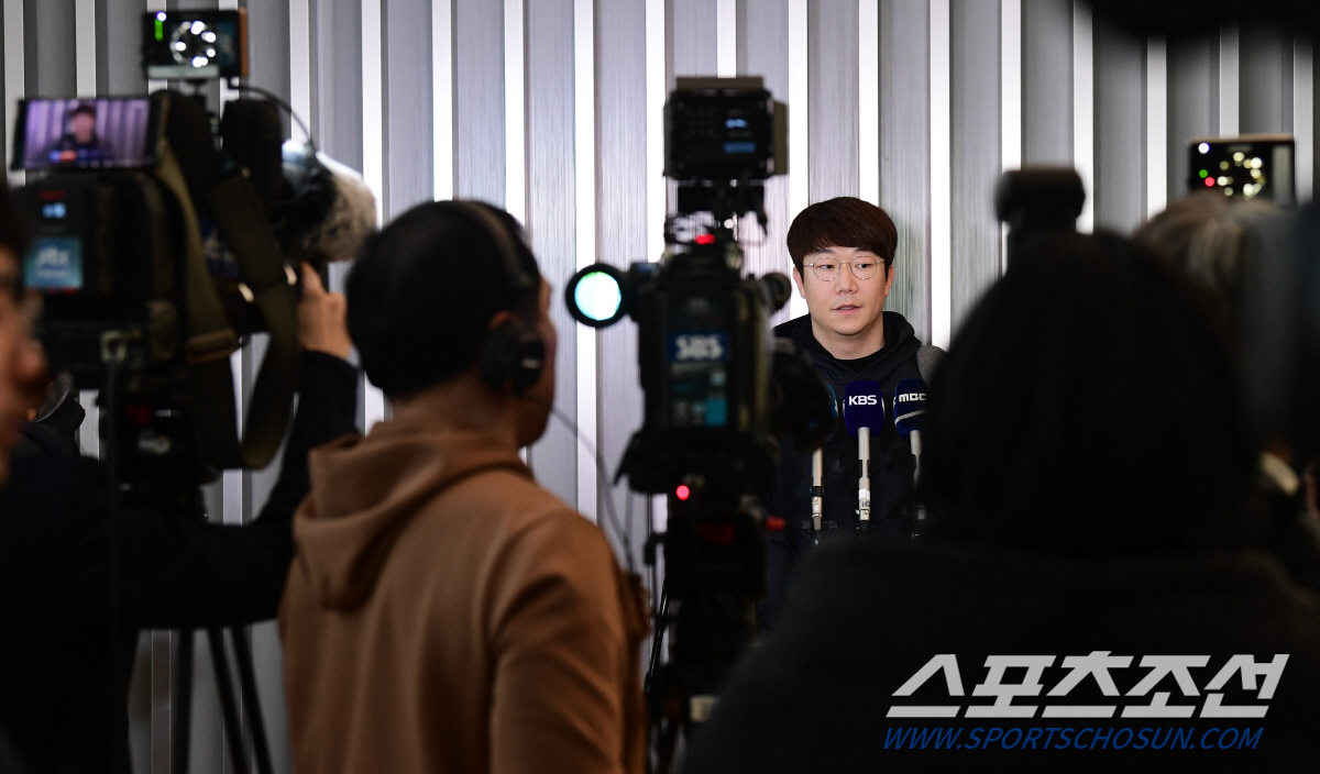 "내가 잘해야 후배들이..." 위기 속에도 끓어 오르는 대투수의 승부욕,…